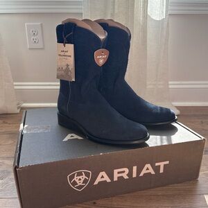 New Ariat Men 9  DMEDIUM  Boots Yellowstone Midnight Rancher Oiled Navy Roughout